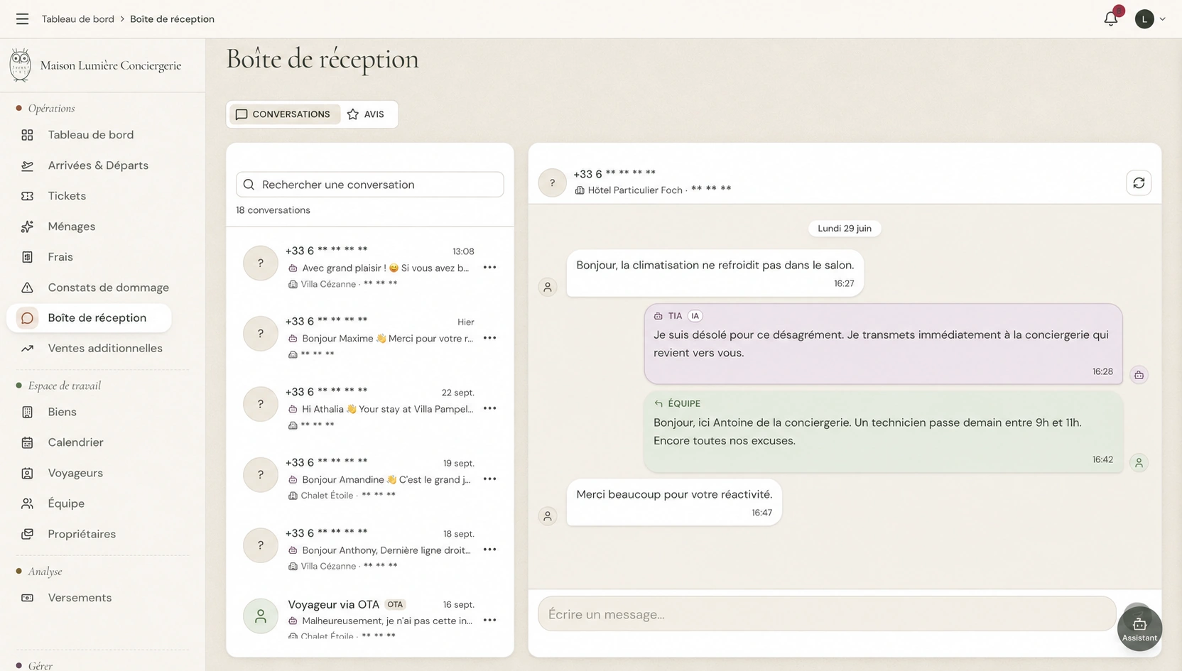 Messagerie HeyTia sur ordinateur : Tia transmet le problème de climatisation, puis l’équipe répond au voyageur.